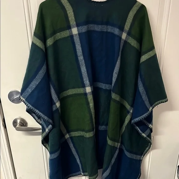 Woolrich Plaid Open Front Poncho - Picture 9 of 10
